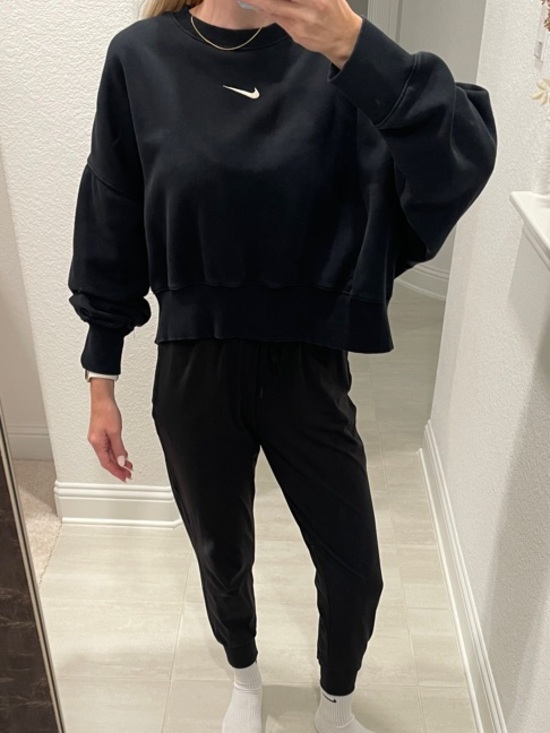 Nike Tops - Nike Black Cropped Sweatshirt